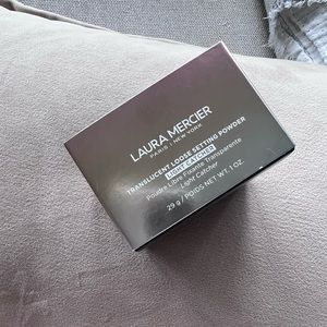 Laura Mercier - translecent loose setting powder